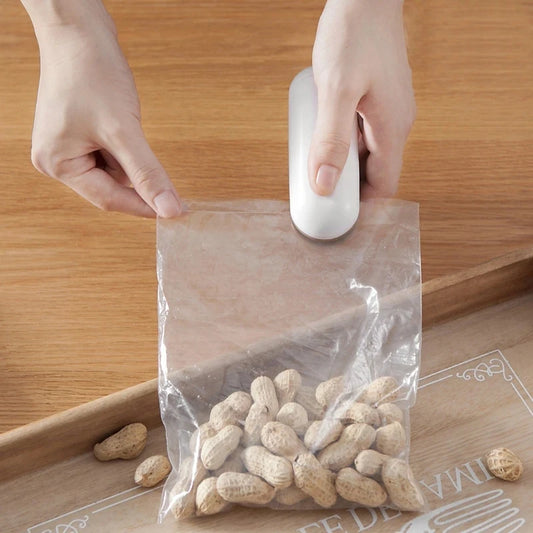 Mini Bag Sealer – Heat-Powered Freshness Keeper